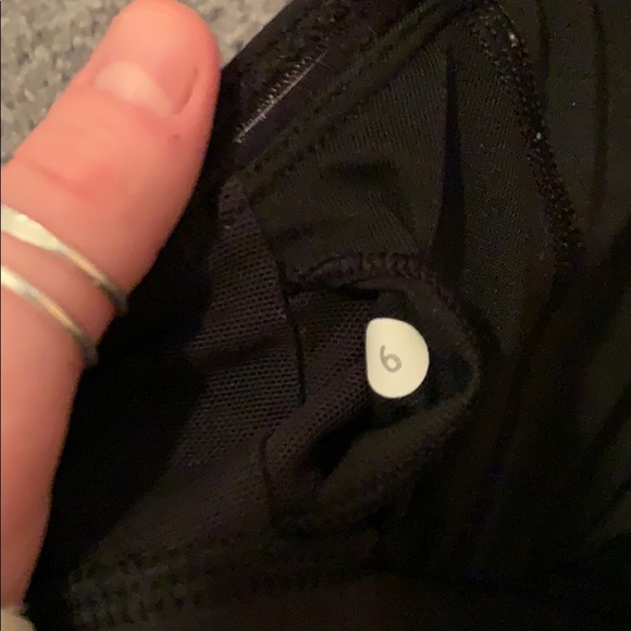 Lulu lemon size 6 sports bra - Picture 5 of 6